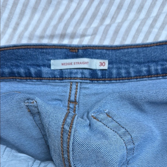 Classic Blue Denim Levi Jeans size 30 wedgie straight - Picture 2 of 6